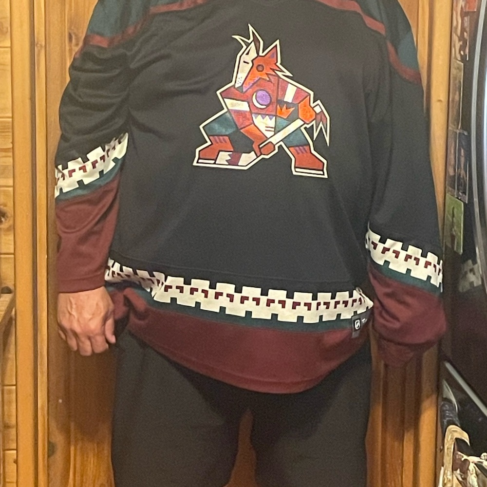 Fanatics Black and Maroon Crewneck COYOTES Hockey jersey 3XL
